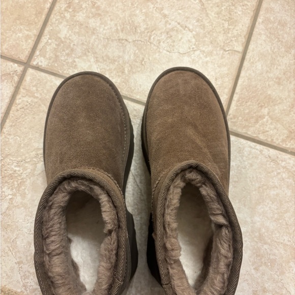 UGG brown ultra platform boots - Picture 6 of 8